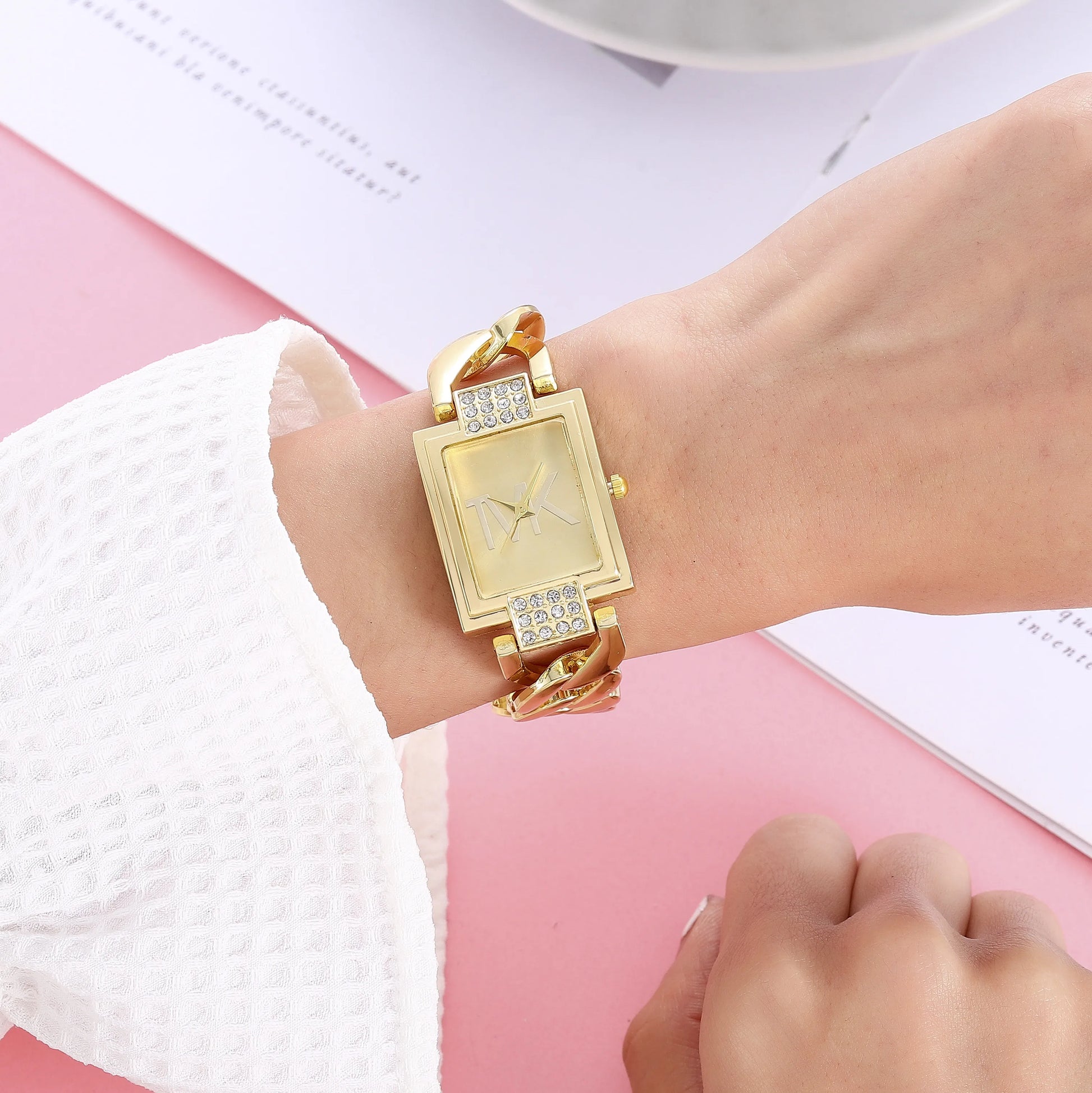 Luxury Women's Square Quartz Watch – Elegant Fashion Design with Metal Strap