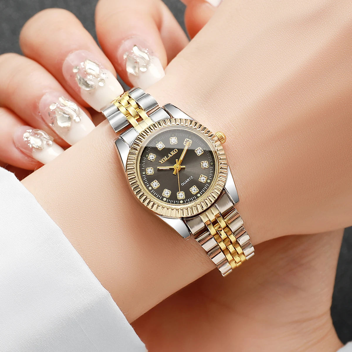 Luxury Men’s & Women’s Quartz Watch – Rhinestone Business Style