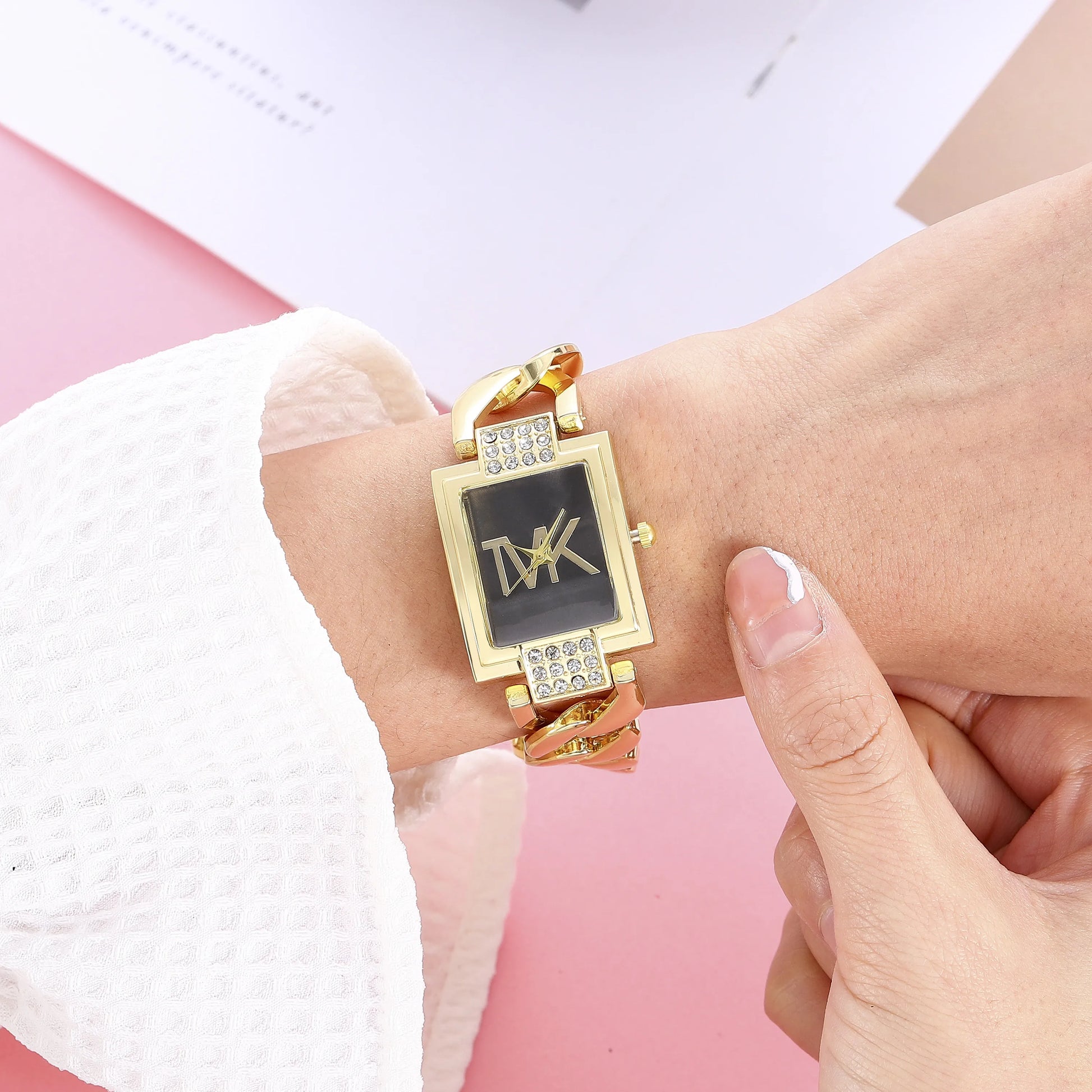 Luxury Women's Square Quartz Watch – Elegant Fashion Design with Metal Strap